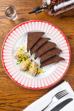 R14, ФОРШМАК ИЗ БАЛТИЙСКОЙ СЕЛЬДИ С ГРЕНКАМИ.jpg