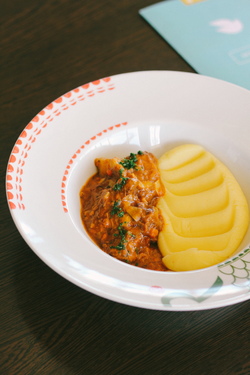 R14, СПЕЦЦАТИНО ИЗ ТЕЛЯТИНЫ С КАРТОФЕЛЬНЫМ ПЮРЕ.jpg