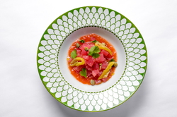 R14, ТАРТАР ИЗ ТУНЦА С ПОМИДОРАМИ, МАРИНОВАННЫМ ПЕРЦЕМ, КАПЕРСАМИ И КИНЗОЙ 2.jpg