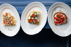 R14 Брускетты с крабом, черным трюфелем и анчоусами 563.JPG