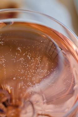 R14, БОКАЛ РОЗОВОГО ПРОСЕККО ROSE BRUT AM 2.jpg