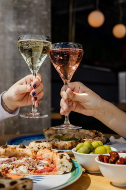 R14, РОЗОВОЕ ПРОСЕККО ROSE BRUT AM И PROSECCO DECORDI AM В БОКАЛАХ 10.jpg
