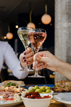 R14, РОЗОВОЕ ПРОСЕККО ROSE BRUT AM И PROSECCO DECORDI AM В БОКАЛАХ 12.jpg