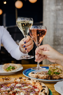 R14, РОЗОВОЕ ПРОСЕККО ROSE BRUT AM И PROSECCO DECORDI AM В БОКАЛАХ 13.jpg