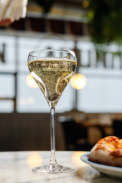 R14, БОКАЛ ИГРИСТОГО PROSECCO DECORDI AM 17.JPG