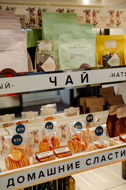 R14, ПРАЗДНИЧНАЯ ВИТРИНА С ПРОСЕККО, ЧАЕМ И ДОМАШНИМИ СЛАСТЯМИ 4.jpg