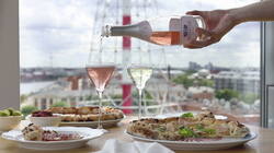 R14, РОЗОВОЕ ПРОСЕККО ROSE BRUT AM И PROSECCO DECORDI AM В БОКАЛАХ, ПИЦЦА МОРТАДЕЛЛА С ФИСТАШКАМИ, ПИЦЦА ТУНЕЦ, КРАСНЫЙ ЛУК И КАПЕРСЫ 3.MP4