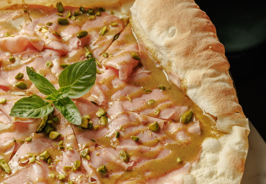 Мортаделла и фисташки