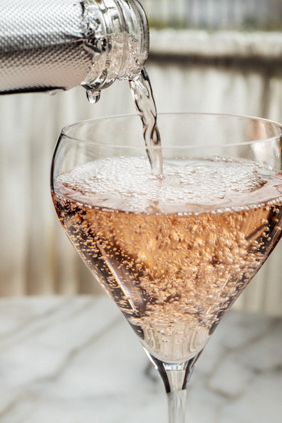 MINA ПЕТЕРБУРГ, ФИРМЕННОЕ РОЗОВОЕ ПРОСЕККО ROSE BRUT В БОКАЛЕ.jpg