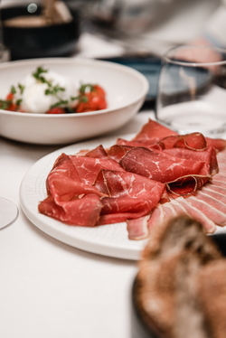 MINE WINE, CECINA DE LEÓN - SPANISH CURED BEEF 5.jpg