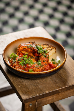 MINE WINE, TENDER OCTOPUS WITH TOMATOES, BASIL AND PARSLEY (C) STEFFEN SINZINGER 19.jpg