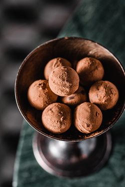 MINE WINE, HOMEMADE CHOCOLATE TRUFFLES FILLED WITH MILK CHOCOLATE GANACHE FLAVOURED WITH ROSEMARY 14.jpg