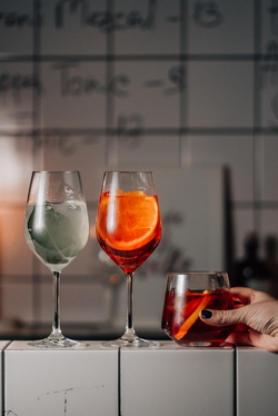 MINE WINE, COCKTAIL FRENCH 75, APEROL SPRITZ, NEGRONI 2.jpg