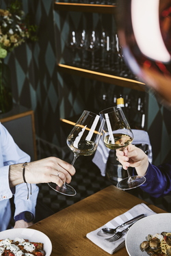WINE IN GLASSES
