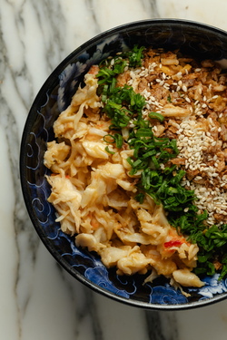 ВОК С ЖАРЕНЫМ РИСОМ, С КРАБОМ И ЯЙЦОМ