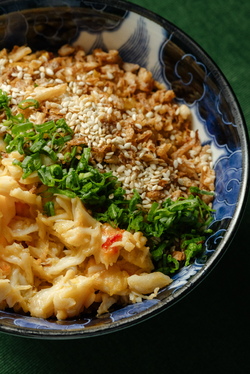 ВОК С ЖАРЕНЫМ РИСОМ, С КРАБОМ И ЯЙЦОМ