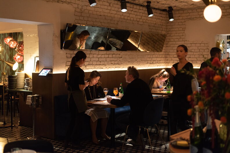 MINE WINE, ATMOSPHERE OF THE RESTAURANT (22).jpg