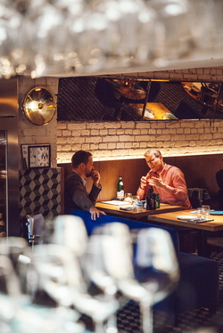ATMOSPHERE OF THE RESTAURANT MINE WINE BERLIN