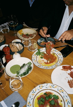 ATMOSPHERE OF THE RESTAURANT MINE WINE BERLIN