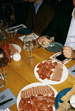 ATMOSPHERE OF THE RESTAURANT MINE WINE BERLIN