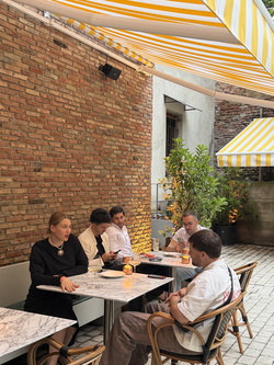 ATMOSPHERE OF RESTAURANT