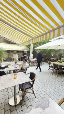 ATMOSPHERE AND INTERIOR OF RESTAURANT