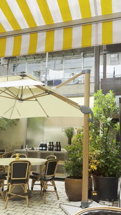 ATMOSPHERE OF RESTAURANT