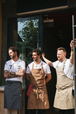 БРЕНД-ШЕФЫ МАНУЭЛЬ СУРАЧИ И СИМОНЕ ГОББИ, ШЕФ-ПОВАР АРКАДИЙ ФИЛИМОНОВ