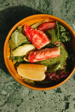 САЛАТ С КРАБОМ И ГРЕЙПФРУТОМ